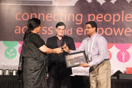 Dr. P. Ahamed, Director, CEL-KAU receiving the DEF International Manthan Award on 6th December 2013 at   New Delhi