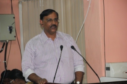 Dr. J. Thomas, Rubber Production Commissioner, Govt. of India, addressing the audience