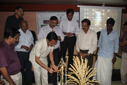 Dr. M. Abdul Salam, Hon'ble Vice-Chancellor, Calicut University inaugurating the official launch of Online Course